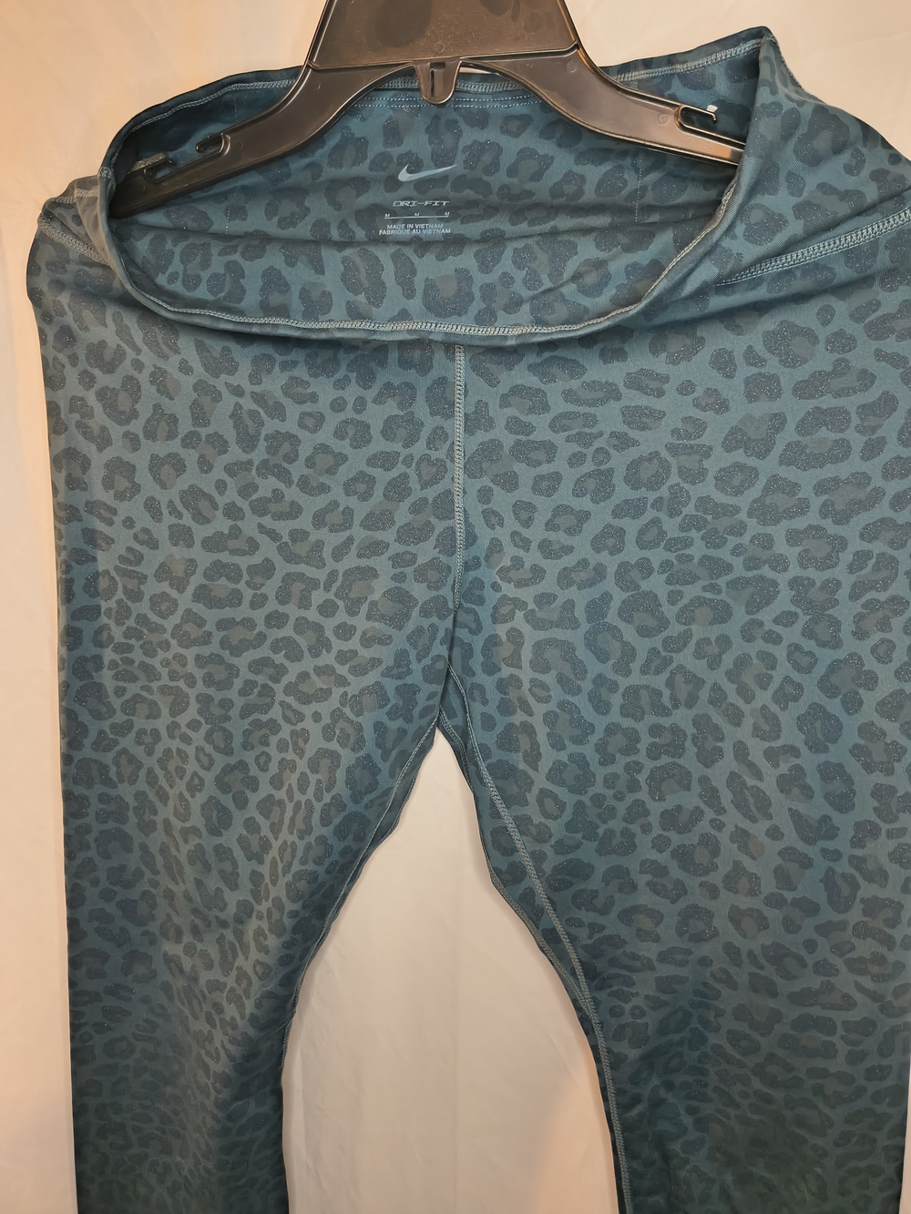 NIKE ONE DRI-FIT MID RISE LEOPARD PRINT LEGGINGS GREEN - Picture 3 of 5